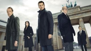 Το «Berlin Station» Έρχεται Στο COSMOTE TV: Ο Γιώργος Σατσίδης εξηγεί γιατί δεν πρέπει να χάσετε τη συναρπαστική κατασκοπική σειρά με τον Richard Armitage