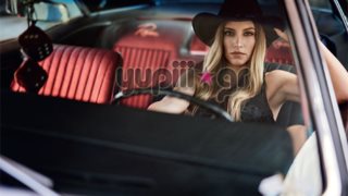 Αθηνά Οικονομάκου: Στο κρεβάτι μαζί με την Βάσω Λασκαράκη