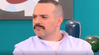 Ο Κωνσταντίνος Αντωνάτος σχολιάζει τα τηλεοπτικά πρόσωπα | Η σκληρή κριτική στον ΣΚΑΙ &amp; τα σχόλια για Μενεγάκη-Μουτσινά