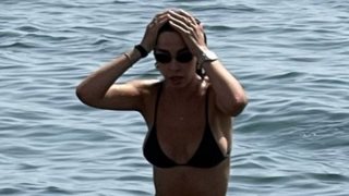 Η uber sexy εμφάνιση της Ελένης Φουρέιρα στην παραλία