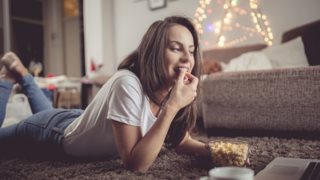 Απόλαυσέ τα χωρίς ενοχές
: 10+1 σούπερ χορταστικά σνακ με 100 θερμίδες και κάτω
