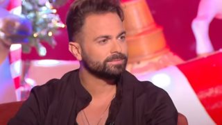 Ηλίας Βρεττός: &quot;Η σύζυγός μου έχει αλλεργία στη δημοσιότητα - Είναι δίπλα μου 100% γι&#39; αυτό που είμαι&quot;