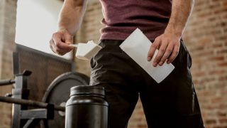 Τι κάνουν στο σώμα και στο μυαλό σου τα συμπληρώματα για πριν την προπόνηση
: Δουλεύουν ή σε δουλεύουν;