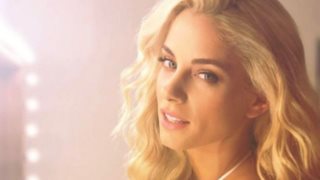 Δούκισσα Νομικού: Ρομαντική βόλτα στην Αθήνα στον 3ο μήνα της εγκυμοσύνης της
