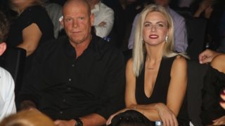 Τζώνη Καλημέρης &amp; Χριστίνα Κοντοβά: Full in love στις παραλίες της Μυκόνου
