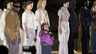 Kanye West: Επέστρεψε με fashion show στο Παρίσι και η North ήταν το highlight
