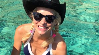 Ελένη Μενεγάκη: Πρέπει να δεις αυτές τις φωτογραφίες της με μαγιό
