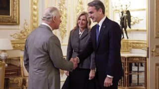 Μαρέβα Μητσοτάκη | Η minimal chic εμφάνισή της στη συνάντηση με τον βασιλιά Κάρολο στο κάστρο του Windsor