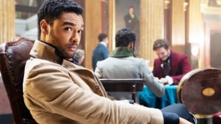 Rege-Jean Page | Άκουσέ τον να τραγουδάει στα ελληνικά για τον νέο του ρόλο