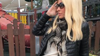 Ελένη Μενεγάκη &amp; Μάκης Παντζόπουλος: Βόλτα με τα παιδιά τους στο κέντρο της Αθήνας | Δείτε το video!