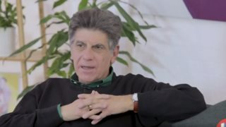 Γιάννης Μπέζος: "Αισθάνομαι αμήχανα με όσα συμβαίνουν. Οι νεότεροι συνάδελφοι πρέπει να ορθώσουν ανάστημα"