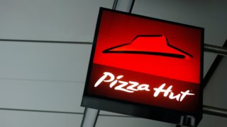 Τέλος η Pizza Hut από την Ελλάδα: Κλείνουν και τα 16 καταστήματα