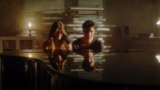 &quot;Maestro&quot;: Τρελάθηκε το Twitter με την πρώτη ερωτική σκηνή Παπακαλιάτη και Ανδριολάτου