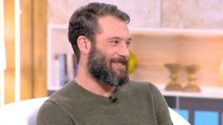 Αντίνοος Αλμπάνης: &quot;Περιμένω μια μήνυση επειδή φίλησα στο στόμα τον Θεοχάρη Ιωαννίδη&quot;