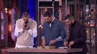 MasterChef | Ο Σωτήρης Κοντιζάς έφτυσε το κρέας