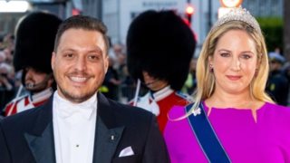 Κομψές στη δεξίωση της Θεοδώρας: Το κοκτέιλ φόρεμα της νύφης, Μαρί Σαντάλ και Νίνα Φλορ στα μπλε και η πολύχρωμη Αλεξία