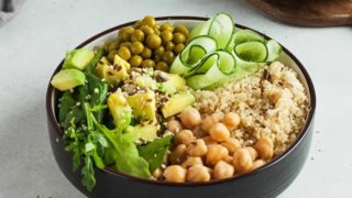 Καλοκαιρινή διατροφή με όσπρια: Γιατί δεν πρέπει να λείπουν από το καθημερινό μενού σου αυτή την εποχή;