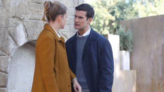 Άγριες Μέλισσες
: Νέες εξελίξεις! Η Ελένη είναι έτοιμη να αποκαλύψει την αλήθεια στον Λάμπρο &amp; η Δρόσω κουβαλάει ένα μεγάλο μυστικό που θα αλλάξει τη ζωή όλων...