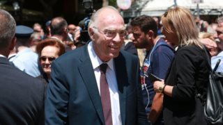 Ο Βασίλης Λεβέντης δίνει τη μάχη της ζωής του με τον κορονοϊό: Διασωληνωμένος σε κρίσιμη κατάσταση