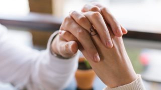 Ζώδια : Πώς τα πάει το κάθε ζώδιο με τις παράνομες σχέσεις;


 
