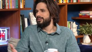 Γιάννης Νιάρρος: &quot;Έχω αγωνία γιατί είναι σαν να ξεγυμνώνομαι από πάνω μέχρι κάτω&quot;