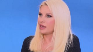 Ελένη Μενεγάκη: "Ζεις το διαζύγιό σου παραπάνω από μία φορά - Είναι ένα βάρος που έρχεται πάνω στο τεράστιο πρόβλημα"