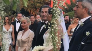 Αντώνης Ρέμος &amp; Υβόννη Μπόσνιακ: Η πρώτη φωτογραφία μετά τον γάμο τους! Ποζάρουν δείχνοντας τις βέρες τους