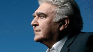 Η ανανεωμένη εμφάνιση του Πασχάλη Τερζή - Δες τη φωτογραφία μέσα από το σπίτι του