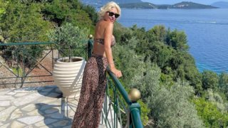 Ελένη Μενεγάκη | Στο Μεγανήσι μαζί με τον Μάκη Παντζόπουλο και τα παιδιά της