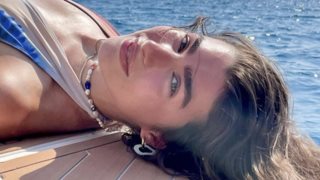 Ο γιος της Χρύσας Μιχαλοπούλου τη φωτογραφίζει στην πιο γλυκιά καλοκαιρινή φωτογραφία