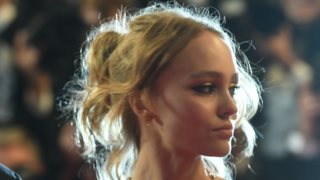 H Lily-Rose Depp δεν δέχεται πως η καριέρα της οφείλεται στους γονείς της