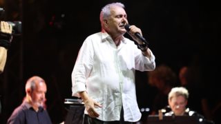 Αποσύρεται ο Μανώλης Μητσιάς από τη μουσική;