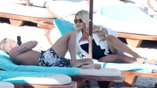 Showbiz Report | Οι χαλαρές στιγμές της Σπυροπούλου με τον Σταθοκωστόπουλο, η solo Καινούργιου &amp; όλες οι φωτογραφίες των celeb