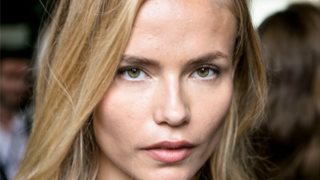 Ιδού ποια χωρίστρα μαλλιών σου ταιριάζει ανάλογα με το σχήμα προσώπου σου
: Ο πιο γρήγορος τρόπος να ανανεώσεις το χτένισμα σου
