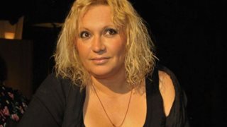 Καίτη Φίνου: «Στο κρεβάτι έχω παίξει ρόλους. Την &quot;Κοκκινοσκουφίτσα&quot; και τη &quot;Χιονάτη&quot; τις έχω βγάλει πολύ πρόστυχες»