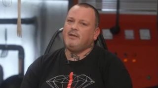 Ο Δημήτρης Σκαρμούτσος ζήτησε δημοσια συγγνώμη από τον Άκη Πετρετζίκη