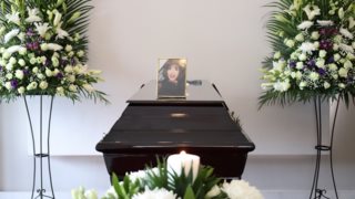 Το τελευταίο αντίο στην Μάρθα Καραγιάννη | Ποιοι βρέθηκαν στο Α&#39; Νεκροταφείο για να την αποχαιρετήσουν