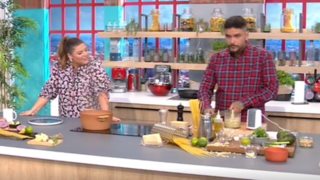 Η ατάκα όλο νόημα της Δανάης Μπάρκα για τον Τίμο Ζαχαράτο: &quot;Είμαστε χαρούμενοι, ενωμένοι και...&quot;