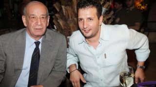 Ο Δημήτρης Μπάσης θυμάται τον Δημήτρη Μητροπάνο: &quot;Μου φαίνεται σαν χθες όταν χόρεψες το τελευταίο σου ζεϊμπέκικο στο live&quot;