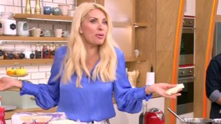 Video Of The Day: Τηλεθεάτρια κάλεσε τη Μενεγάκη και εκείνη νόμισε πως άκουσε τη μητέρα της!