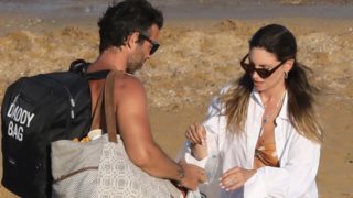 Φίλιππος Μιχόπουλος- Αθηνά Οικονομάκου | Οικογενειακές στιγμές στη Μύκονο