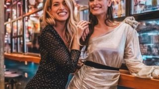 Χριστίνα Μπόμπα : 5 φορές που φόρεσε ρούχα της Βάσιας Κωσταρά και μας έπεισε να επενδύσουμε σε αυτά τα κομμάτια