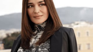 3 λόγοι που η Μαρία Ναυπλιώτου δείχνει (πολύ) νεότερη από την ηλικία της