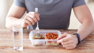 Οι 10 τροφές που θα σε ξεφουσκώσουν : Για να μην είσαι πρησμένος, δες πως θα αποτοξινωθείς εδώ και τώρα!