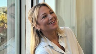 Νάνσυ Ζαμπέτογλου | Το navy σύνολό της από τη Regalinas είναι η πιο classy πρόταση για την άνοιξη