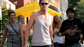 Πώς θα φορέσεις σωστά το πιο αμφιλεγόμενο κομμάτι του καλοκαιριού
: Οι πέντε κανόνες για το φανελάκι
