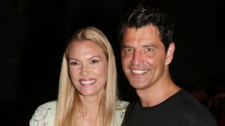 33 χρόνια πριν: H Βίκυ Καγιά ποζάρει αγκαλιά με τον Σάκη Ρουβά σε ηλικία 14 χρονών