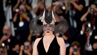 81ο Φεστιβάλ Βενετίας | Το κοινό χειροκροτούσε τη Lady Gaga επί 11 λεπτά