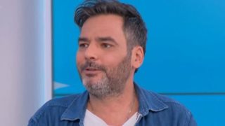 Ο Γιώργος Καρτελιάς για όλα | Οι συγνώμες που δεν άκουσε, τα νούμερα τηλεθέασης και η σχέση του με την Ελίνα Παπίλα