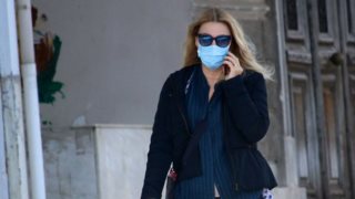 Η Σμαράγδα Καρύδη βόλτα με τον... &quot;Γιάννη&quot;!